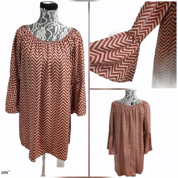 Beautiful Tunic by Style Rock with Bell Sleeves - Picture 1 of 2